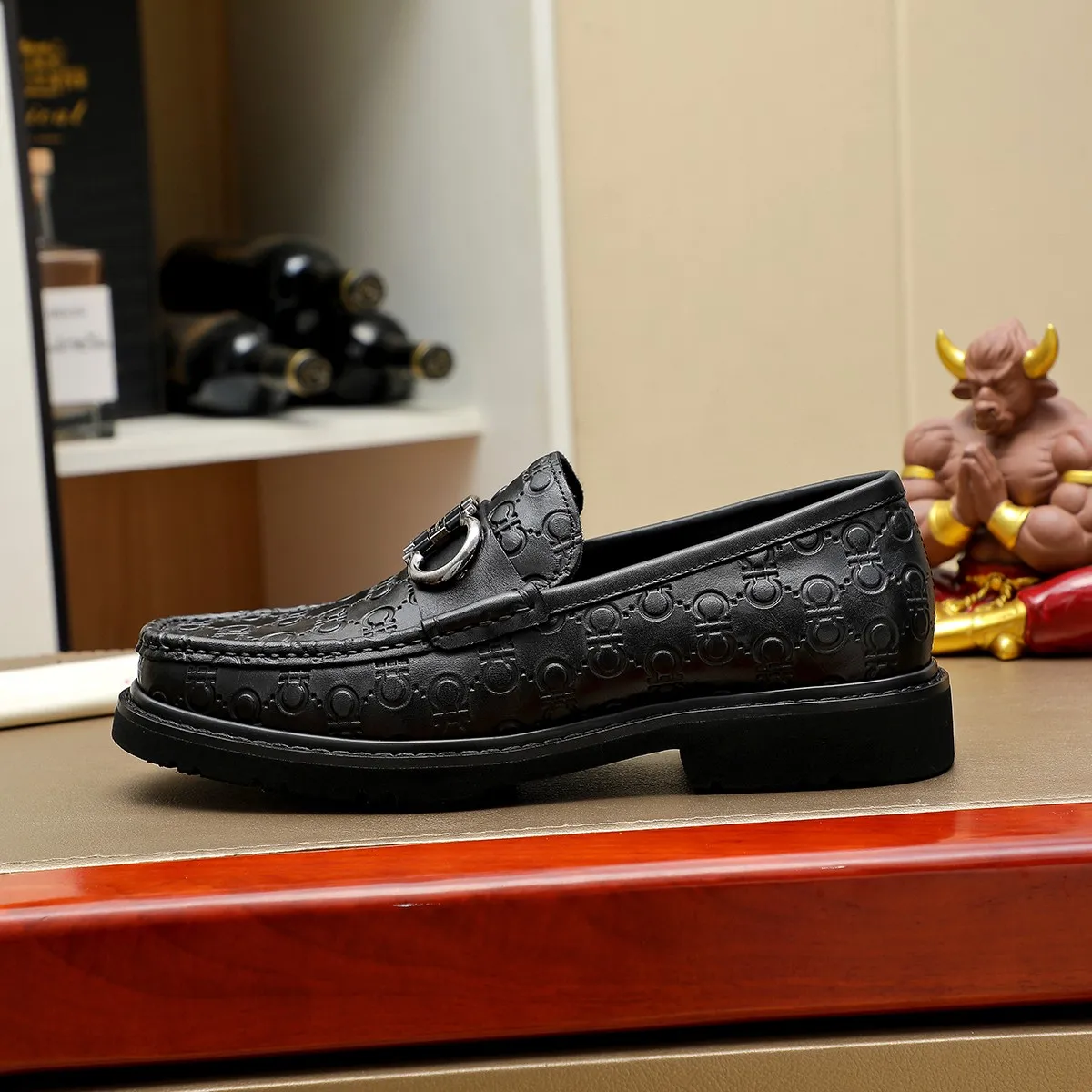 Men's shoes 💰500 Ferragamo [Ferragamo] top imported suit men's shoes 💯Original copy of the official website, product materials: selected imported embossed calfskin + luxury hardware buckle accessories ~ imported water-dyed cow 🐂 leather lining. Strong three-dimensional visual effect, original combination outsole, multiple colors available😘 Size: 38-44 (.45.46. Customized)